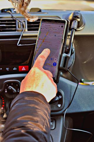 Navigation per Handy im Auto
