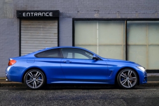 BMW blau