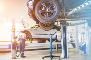 Kfz Werkstatt mit Hebebühnen