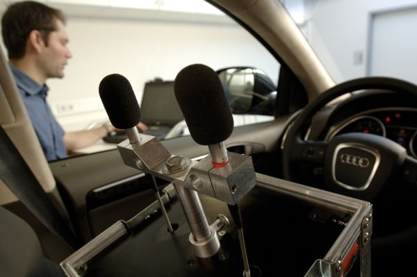 Vermessung der Akustik des Fahrzeuginnenraums in Abhängigkeit des Sitzplatzes mit Bose eigener Messtechnik