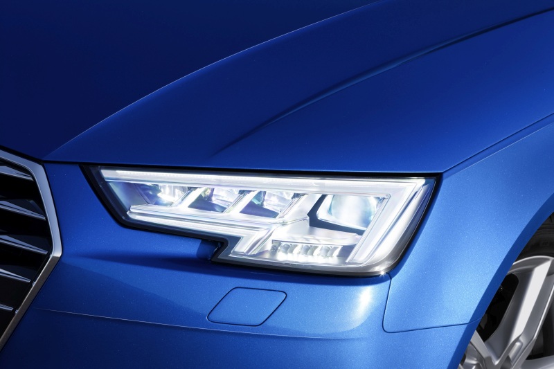 Audi A4 Matrix LED Scheiwnerfer