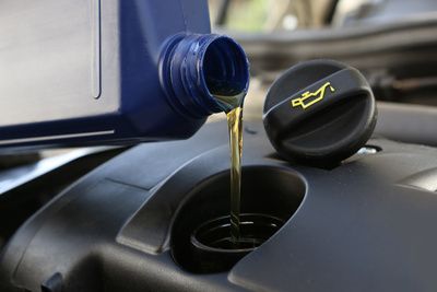 Motor-Öl nachfüllen