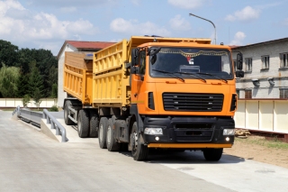 Lkw auf Waage