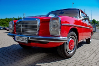 Mercedes Benz classic rot